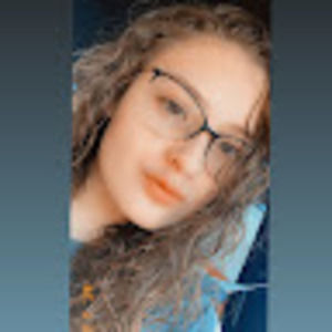 Meet your Posher, Daniela a.